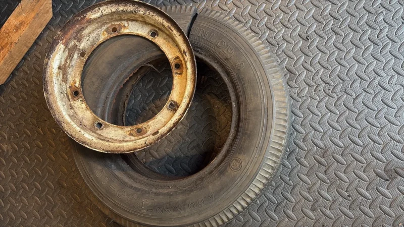 Velg en band van een Goggomobil